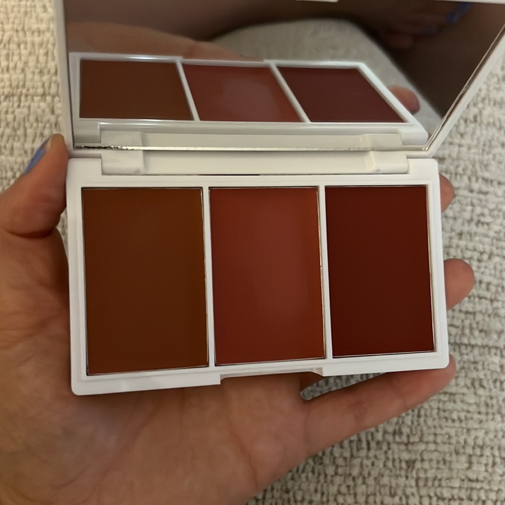 Makeup - Picture 3 of 3